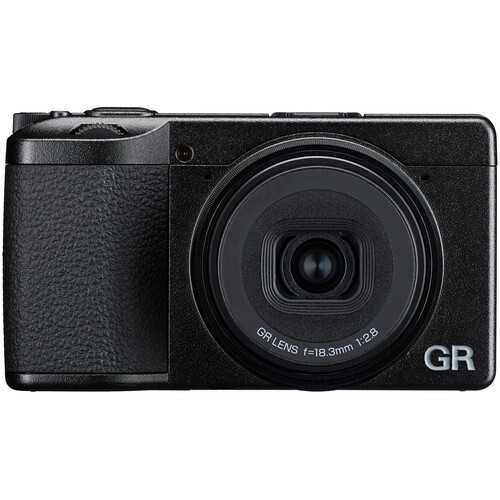 Ricoh GR IV вид спереди